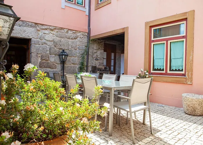 Casa Do Telhado Otel Guimarães