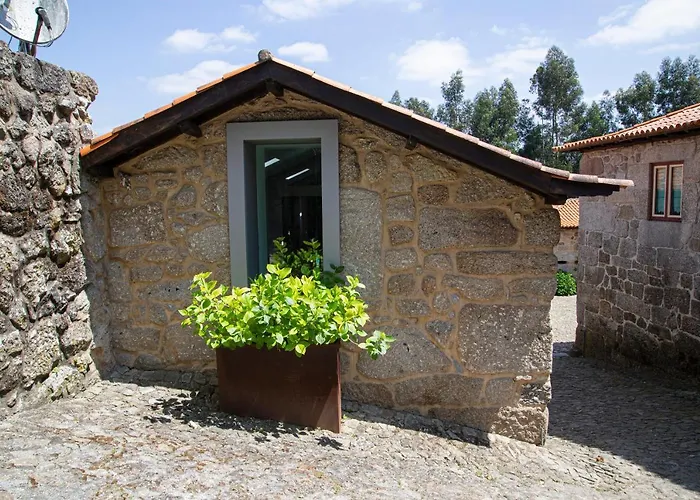 Casa Do Telhado Otel Guimarães